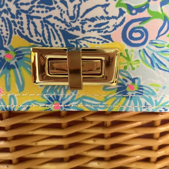 Lilly Pulitzer Wine Basket with Glasses and Wine Bottle Stopper, New Condition - Picture 8 of 11